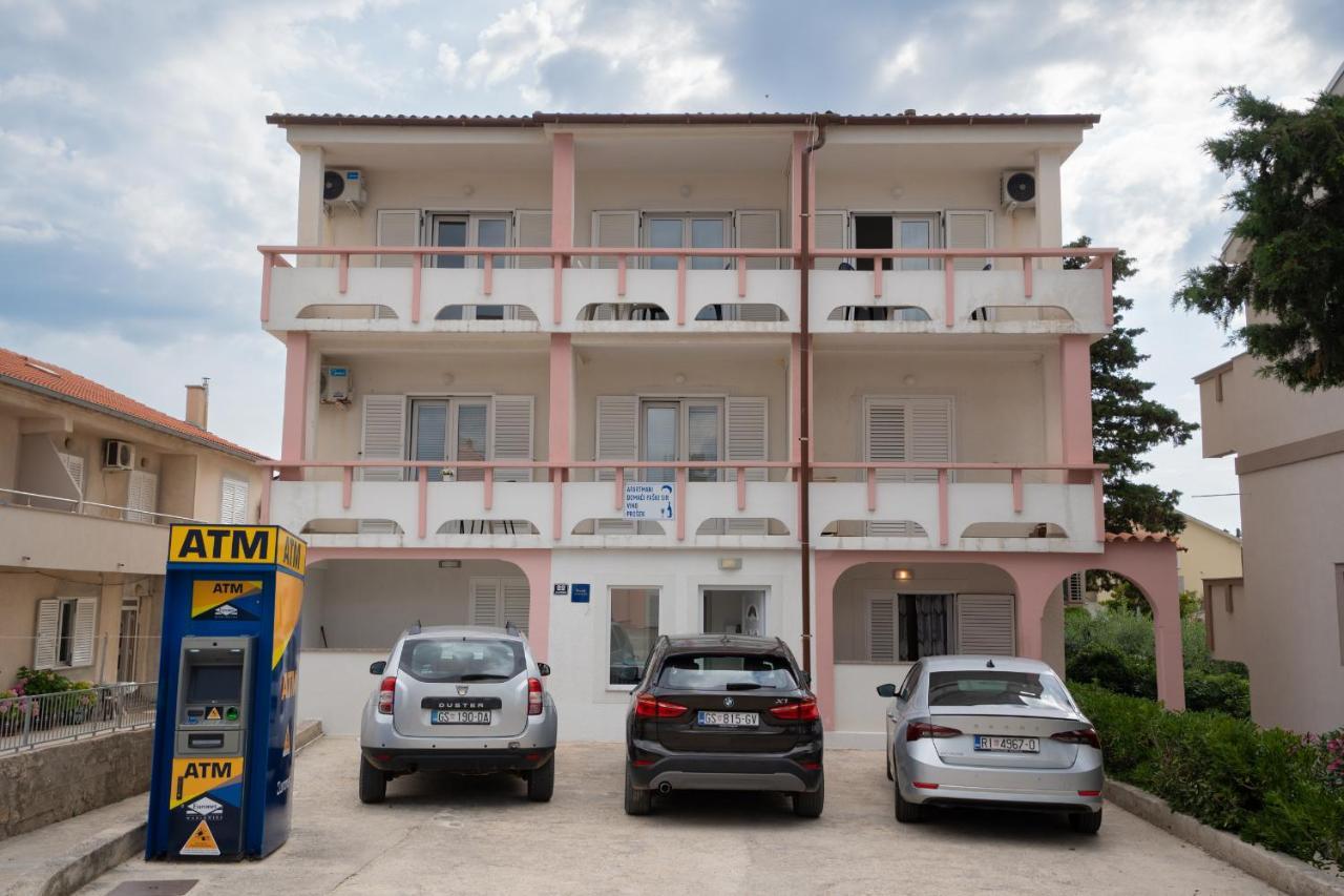 Apartmani Vidusin Novalja Zewnętrze zdjęcie