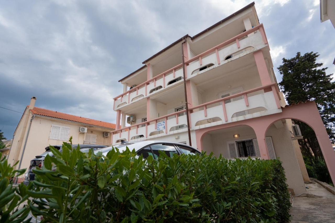 Apartmani Vidusin Novalja Zewnętrze zdjęcie